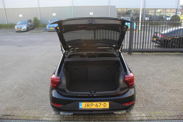 Volkswagen POLO 1.0 TSI 2x R-Line Automaat Navigatie/Virtual cockpit/Adaptive cruise control/Achteruitrijcamera/Parkeersensoren rondom/Apple carplay/Stoelverwarming/LED grill/IQ.light/Climate control/Draadloze telefoonlader/DAB/17''Lichtmetalen velgen