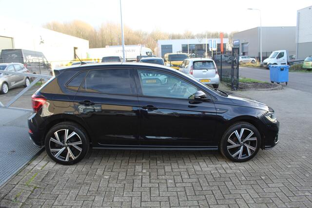 Volkswagen POLO 1.0 TSI 2x R-Line Automaat Navigatie/Virtual cockpit/Adaptive cruise control/Achteruitrijcamera/Parkeersensoren rondom/Apple carplay/Stoelverwarming/LED grill/IQ.light/Climate control/Draadloze telefoonlader/DAB/17''Lichtmetalen velgen