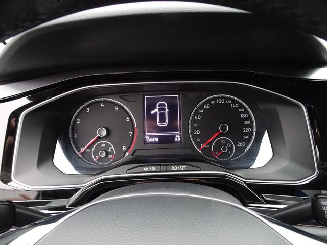 Volkswagen POLO 1.0 TSI Highline Automatische airco, trekhaak, navigatie, parkeersensoren, cruise controle, sportstoelen, licht metalen velgen, enz. GEEN IMPORT