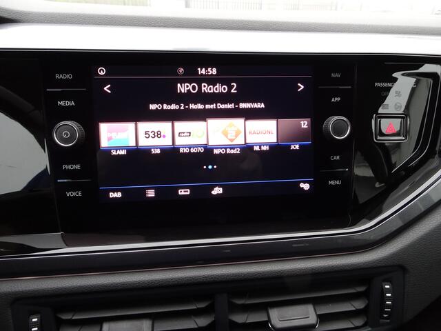 Volkswagen POLO 1.0 TSI Highline Automatische airco, trekhaak, navigatie, parkeersensoren, cruise controle, sportstoelen, licht metalen velgen, enz. GEEN IMPORT