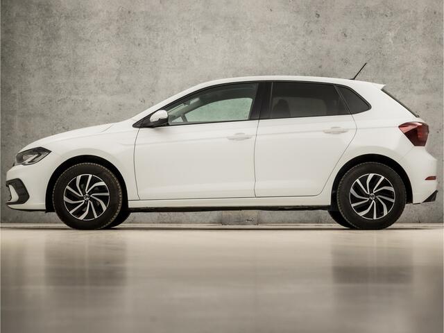 Volkswagen POLO 1.0 TSI Sport (VIRTUAL COCKPIT, APPLE CARPLAY, GROOT NAVI, CLIMATE, STOELVERWARMING, SPORTSTOELEN, LM VELGEN, PARKEERSENSOREN, CRUISE, NIEUWSTAAT)