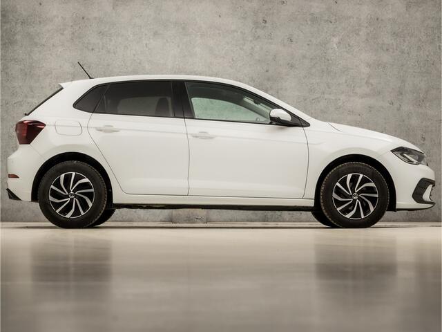 Volkswagen POLO 1.0 TSI Sport (VIRTUAL COCKPIT, APPLE CARPLAY, GROOT NAVI, CLIMATE, STOELVERWARMING, SPORTSTOELEN, LM VELGEN, PARKEERSENSOREN, CRUISE, NIEUWSTAAT)