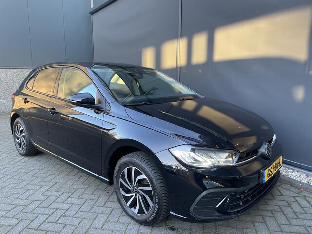 Volkswagen POLO 1.0 TSI Life Edition Achteruitrijcamera - Airco - Parkeersensoren voor en achter - Navigatiesysteem - Cruise control - Bluetooth - Stuur multifunctioneel - Start/stop systeem - Licht metalen velgen 15 inch - Radi