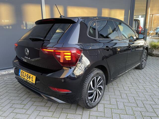 Volkswagen POLO 1.0 TSI Life Edition Achteruitrijcamera - Airco - Parkeersensoren voor en achter - Navigatiesysteem - Cruise control - Bluetooth - Stuur multifunctioneel - Start/stop systeem - Licht metalen velgen 15 inch - Radi