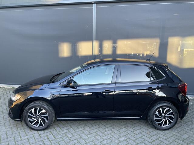 Volkswagen POLO 1.0 TSI Life Edition Achteruitrijcamera - Airco - Parkeersensoren voor en achter - Navigatiesysteem - Cruise control - Bluetooth - Stuur multifunctioneel - Start/stop systeem - Licht metalen velgen 15 inch - Radi