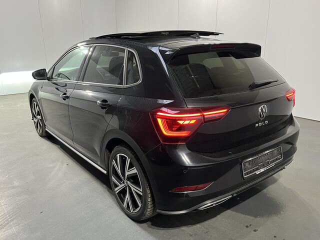 Volkswagen POLO 1.0 TSI R-Line / AUTOMAAT/ PANO/ STOEL VERWARM./ PARK.SENSOREN V+A/ CAMERA/ KEYLESS/ RIJ-MODI/ IQ-LIGHT/ ACC/ APP-CONNECT/ DIGITAL DASH/ NAVI/ DAB/ CLIMA/ ISOFIX/ 17'' LMV