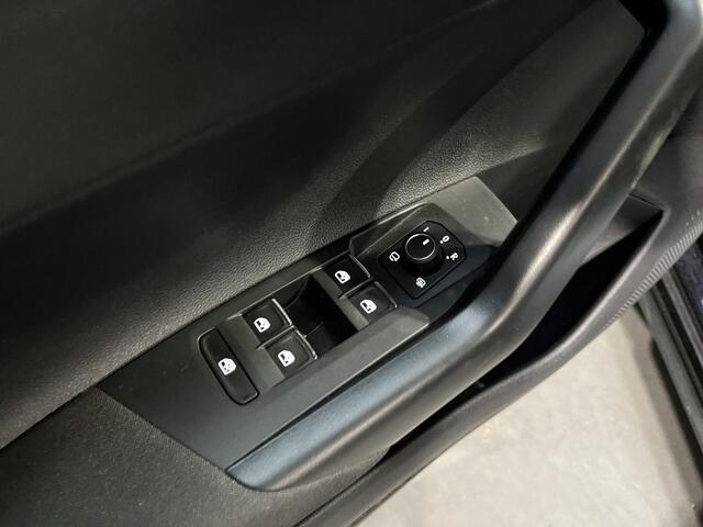 Volkswagen POLO 1.0 TSI R-Line / AUTOMAAT/ PANO/ STOEL VERWARM./ PARK.SENSOREN V+A/ CAMERA/ KEYLESS/ RIJ-MODI/ IQ-LIGHT/ ACC/ APP-CONNECT/ DIGITAL DASH/ NAVI/ DAB/ CLIMA/ ISOFIX/ 17'' LMV