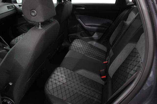 Volkswagen POLO 1.0 TSI DSG R-Line Panorama dak Camera 17" Lichtmetalen Velgen Navigatie Apple Carplay / Android Auto Climate Control