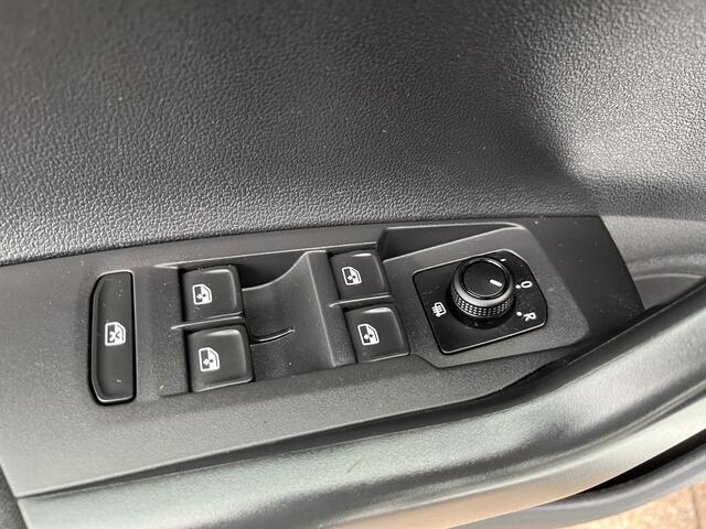 Volkswagen POLO 1.0 TSI R-Line Edition / AUTOMAAT/ ACC/ MULTIFUNCTIONEEL STUUR/ APP-CONNECT/ DAB/ AIRCO/ BLUETOOTH/ ARMSTEUN/ ISOFIX/ 16'' LMV