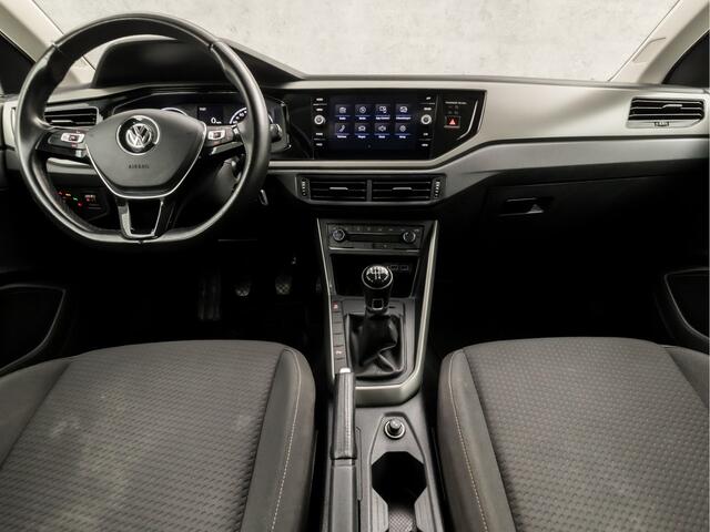 Volkswagen POLO 1.0 TSI Sportline (APPLE CARPLAY, GROOT NAVI, CLIMATE, PARKEERSENSOREN, LM VELGEN, NIEUWE APK, NIEUWSTAAT)