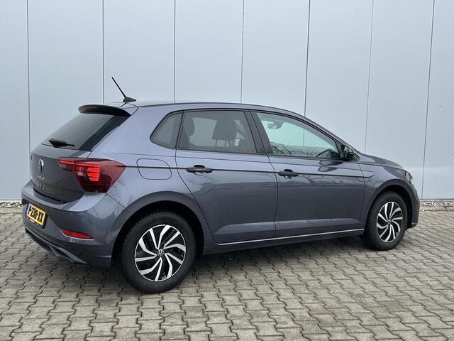 Volkswagen POLO 1.0 TSI Life Business / Navigatie / Cruise Control Adaptief / Airco / Parkeer Sensoren Voor & Achterzijde /