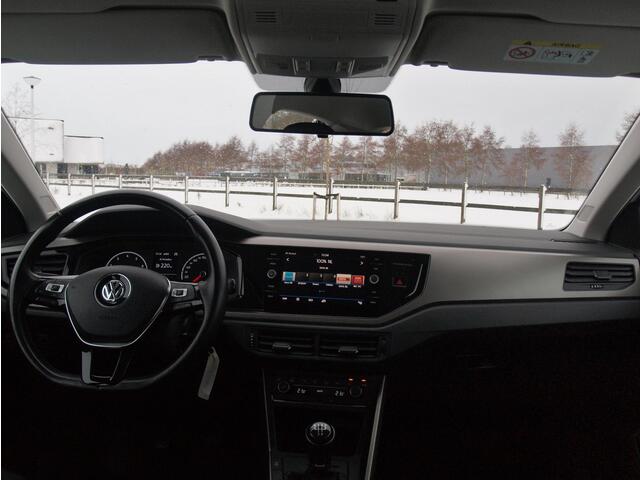Volkswagen POLO 1.0 TSI Comfortline Business | Apple Carplay | Adaptive Cruise Control | Parkeersensoren | DAB | NL-Auto |