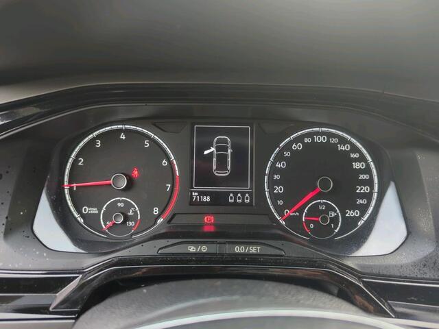 Volkswagen POLO 1.0 MPI Comfortline Executive Navigatie / Parkeersensoren / Bluetooth / Airco / Cruise / App-connect