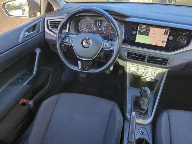Volkswagen POLO 1.0 TSI Comfortline / Navigatie / Parkeersensoren V+A / Trekhaak / Airco /
