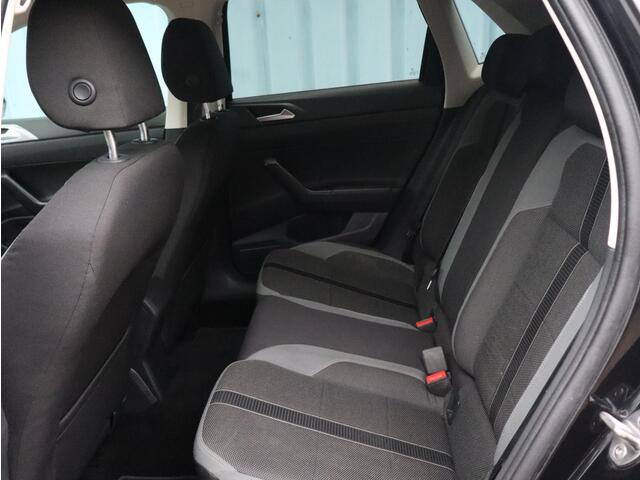 Volkswagen POLO Highline 1.0 TSI 95pk | NAVI | PARKEERSENSOREN | CLIMA | STOELVERW. |