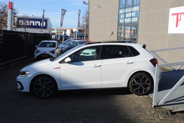 Volkswagen POLO 2.0 TSI GTI Automaat / Panoramadak / Navigatie / Digital dashboard / Achteruitrijcamera / Climate control / Lage kilometerstand / Parkeersensoren / Keyless / Buitenspiegels verwarmd / Dode hoek sensor / 18" licht metalen velgen