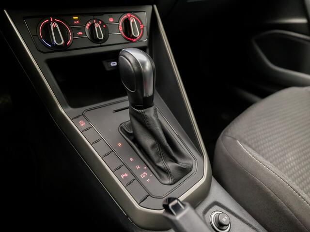 Volkswagen POLO 1.0 TSI Sportline Automaat (APPLE CARPLAY, GROOT NAVI, LM VELGEN, SPORTSTOELEN, PARKEERSENSOREN, ADAPTIVE CRUISE, NIEUWSTAAT)