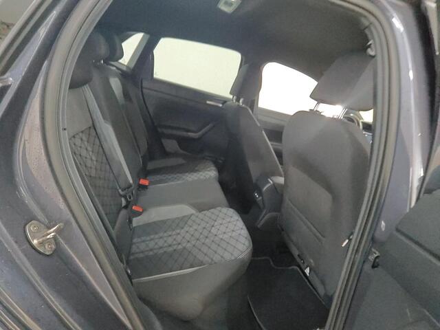 Volkswagen POLO 1.0 TSI R-Line / Pano / Navigatie / Climate controle / Parkeersensoren V+A / Lichtmetaal 17 inch /