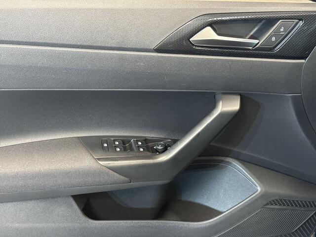 Volkswagen POLO 1.0 95pk TSI Life Edition Velgen 'Essex', 15 inch lichtmetaal in zwart | Licht en Zicht Pakket | Voorstoelen verwarmbaar