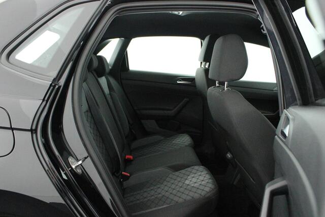 Volkswagen POLO 1.0 TSI 95pk DSG R-Line Camera Stoelverwarming Virtual Cockpit Navigatie