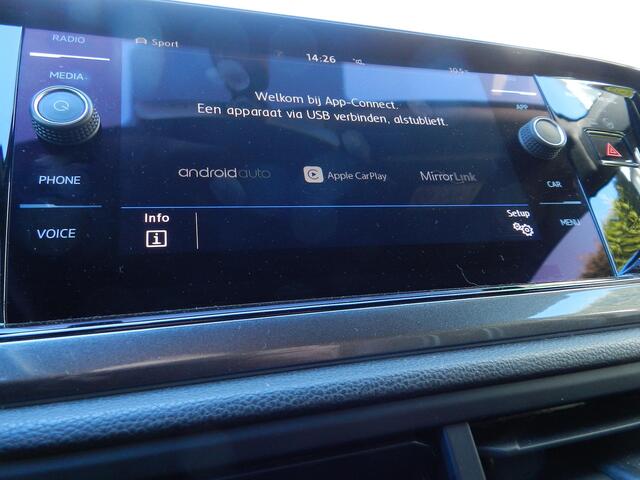 Volkswagen POLO 1.0 TSI Highline - R-Line - Apple CarPlay - Digital Cockpit - Weinig KM's - 100% Onderhouden - Carbon Exclusive