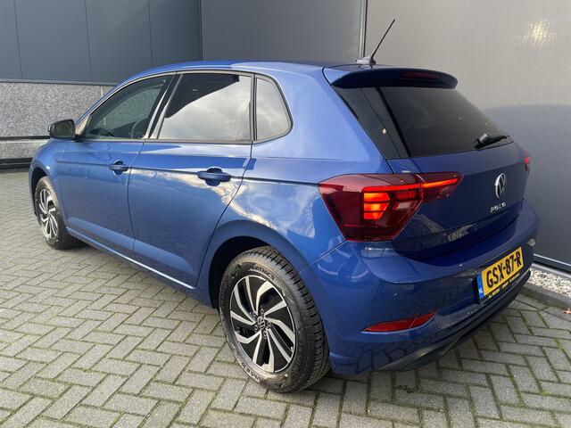 Volkswagen POLO 1.0 TSI Life Edition Achteruitrijcamera - Cruise control - Airco - Apple carplay - Navigatiesysteem - Parkeersensoren voor en achter - Licht metalen velgen 15 inch - Radio - Stuur multifunctioneel - Extra getint glas achter - Elektrische ramen voor en ach