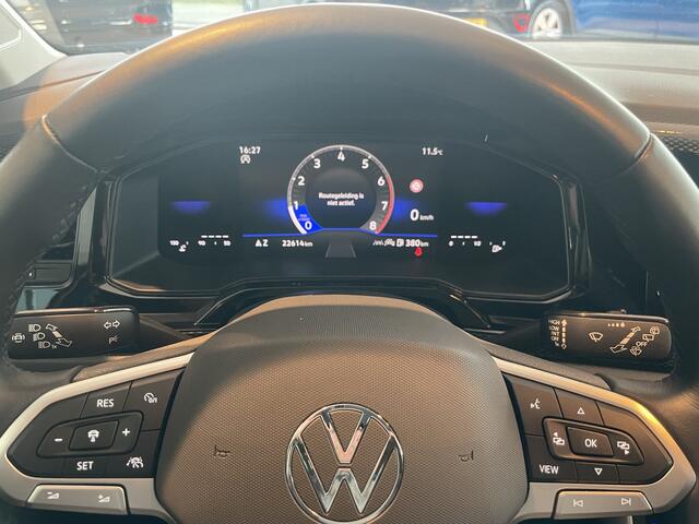 Volkswagen POLO 1.0 TSI Life Edition Achteruitrijcamera - Cruise control - Airco - Apple carplay - Navigatiesysteem - Parkeersensoren voor en achter - Licht metalen velgen 15 inch - Radio - Stuur multifunctioneel - Extra getint glas achter - Elektrische ramen voor en ach