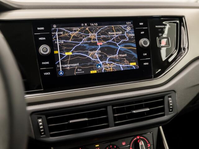 Volkswagen POLO 1.0 TSI Sportline Automaat (GROOT NAVI, ADAPTIVE CRUISE, PARKEERSENSOREN, SPORTSTOELEN, LM VELGEN, ARMSTEUN, NIEUWSTAAT)