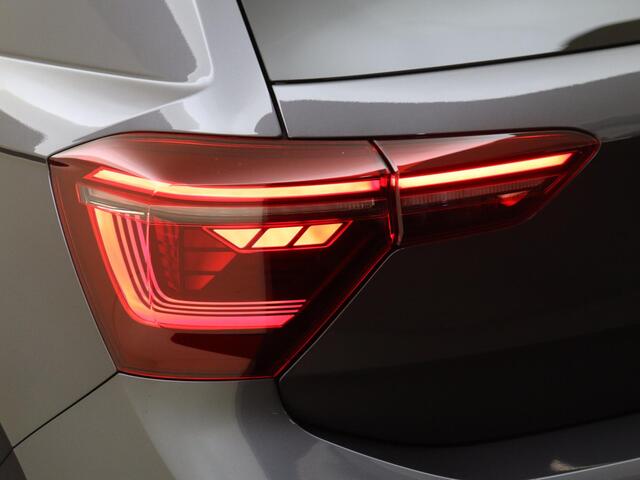 Volkswagen POLO R-Line Edition | 'App-Connect' draadloze smartphone integratie | Achterlichten LED | Afstandscontrolesysteem (Front Assist)