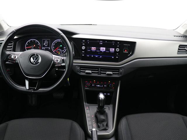 Volkswagen POLO 1.0 TSI Comfortline Business AUTOMAAT / Navigatie / Apple CarPlay & Android Auto / Adaptieve Cruise Control / Stoelverwarming / Trekhaak / 1000 kg Trekgewicht / LMV / All Seasonbanden /