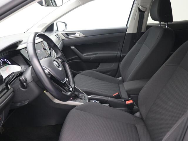 Volkswagen POLO 1.0 TSI Comfortline Business AUTOMAAT / Navigatie / Apple CarPlay & Android Auto / Adaptieve Cruise Control / Stoelverwarming / Trekhaak / 1000 kg Trekgewicht / LMV / All Seasonbanden /