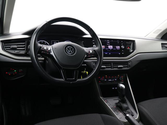 Volkswagen POLO 1.0 TSI Comfortline Business AUTOMAAT / Navigatie / Apple CarPlay & Android Auto / Adaptieve Cruise Control / Stoelverwarming / Trekhaak / 1000 kg Trekgewicht / LMV / All Seasonbanden /