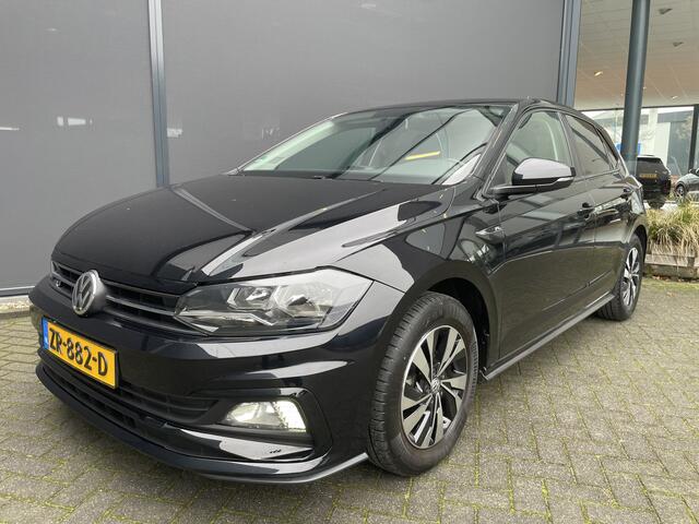 Volkswagen POLO Comfortline R-line pakket Apple carplay - Airco - Cruise control - Stuur multifunctioneel - Stuur leder - Start/stop systeem - Bluetooth - Elektrische ramen - Lederen versnellingspook - Radio - Licht metalen velgen 15 inch - R-line pakket - Dakspoiler - S