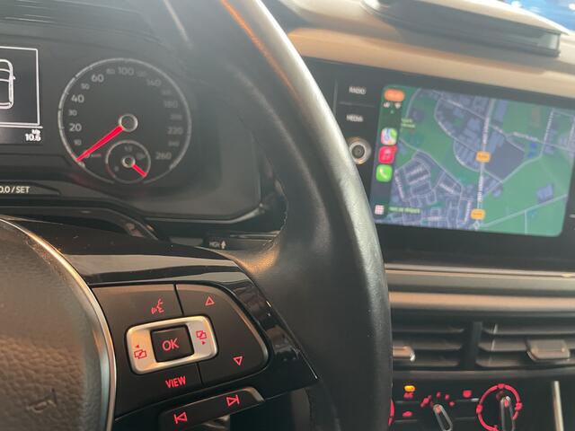 Volkswagen POLO Comfortline R-line pakket Apple carplay - Airco - Cruise control - Stuur multifunctioneel - Stuur leder - Start/stop systeem - Bluetooth - Elektrische ramen - Lederen versnellingspook - Radio - Licht metalen velgen 15 inch - R-line pakket - Dakspoiler - S