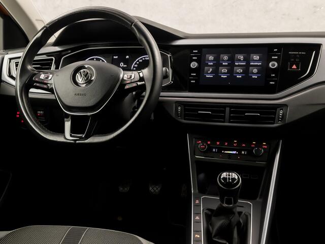 Volkswagen POLO 1.0 TSI Sportline (APPLE CARPLAY, CLIMATE, PARKEERSENSOREN, SPORTSTOELEN, GETINT GLAS, LM VELGEN, ADAPTIVE CRUISE, TREKHAAK, NIEUWSTAAT)