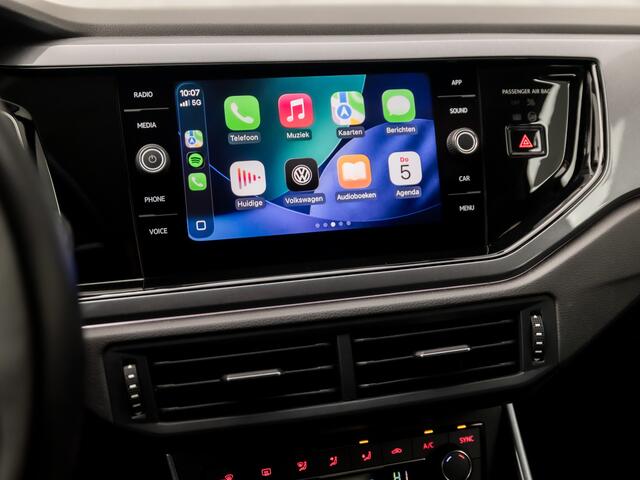 Volkswagen POLO 1.0 TSI Sportline (APPLE CARPLAY, CLIMATE, PARKEERSENSOREN, SPORTSTOELEN, GETINT GLAS, LM VELGEN, ADAPTIVE CRUISE, TREKHAAK, NIEUWSTAAT)