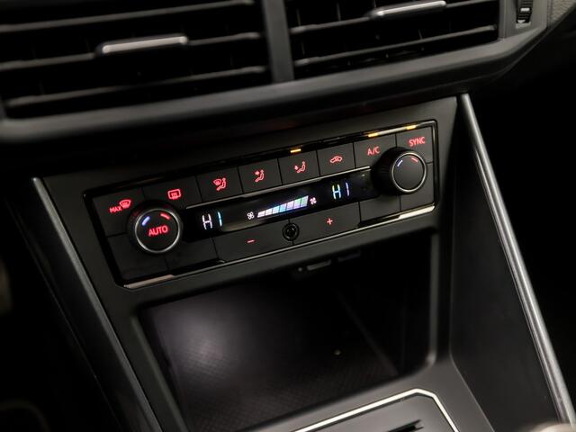 Volkswagen POLO 1.0 TSI Sportline (APPLE CARPLAY, CLIMATE, PARKEERSENSOREN, SPORTSTOELEN, GETINT GLAS, LM VELGEN, ADAPTIVE CRUISE, TREKHAAK, NIEUWSTAAT)