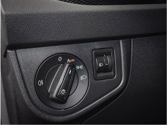 Volkswagen POLO Life Edition 1.0 TSI 95 pk 5 versn. Hand · Achteruitrijcamera · regensensor ·