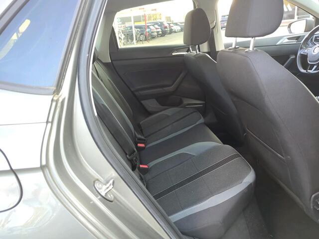 Volkswagen POLO 1.0 TSI Highline / Navigatie / App connect / Climate controle / Camera / Parkeersensoren V+A /