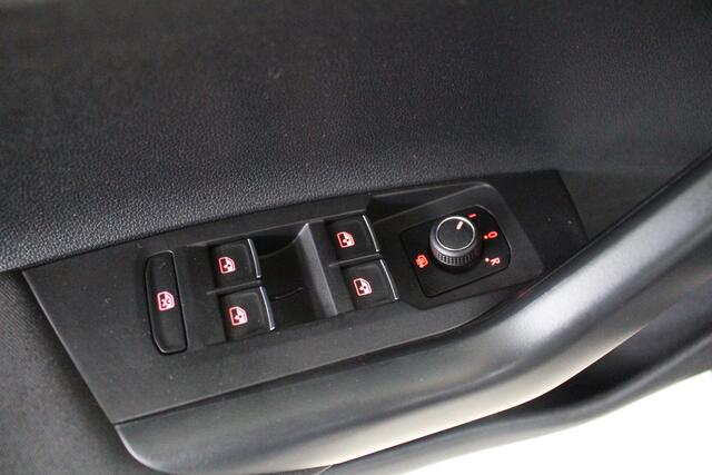 Volkswagen POLO 1.0 TSI DSG R-Line Navigatie | Stoelverwarming | Climate Control