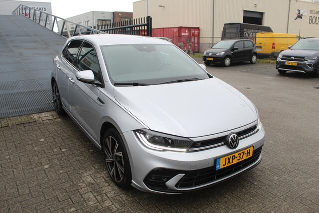 Volkswagen POLO 1.0 TSI R-Line Automaat/Navigatie/Virtual cockpit/Adaptive cruise control/Achteruitrijcamera/Parkeersensoren rondom/Apple carplay/Stoelverwarming/LED grill/IQ.light/Climate control/Draadloze telefoonlader/DAB/17''Lichtmetalen velgen.
