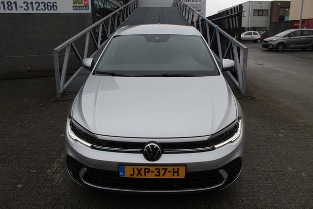 Volkswagen POLO 1.0 TSI R-Line Automaat/Navigatie/Virtual cockpit/Adaptive cruise control/Achteruitrijcamera/Parkeersensoren rondom/Apple carplay/Stoelverwarming/LED grill/IQ.light/Climate control/Draadloze telefoonlader/DAB/17''Lichtmetalen velgen.