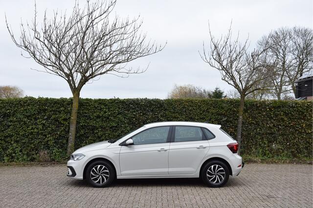 Volkswagen POLO 1.0 TSI Life parkeersensoren navi virtueel NAP 1e eigenaar