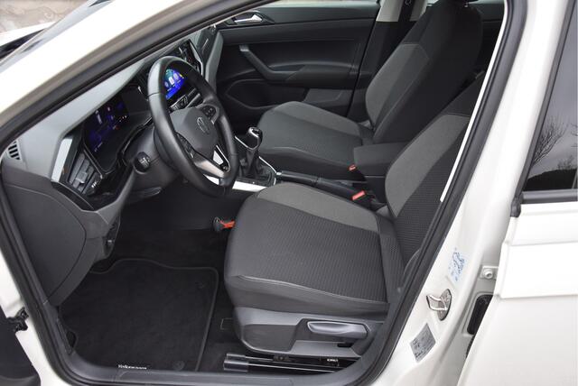 Volkswagen POLO 1.0 TSI Life parkeersensoren navi virtueel NAP 1e eigenaar