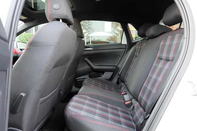 Volkswagen POLO 2.0 TSI GTI / Pano / Beats / Camera / CarPlay