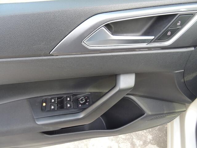 Volkswagen POLO 1.0 TSI Highline * PDC * 4 SEIZOENSBANDEN * CAMERA !!