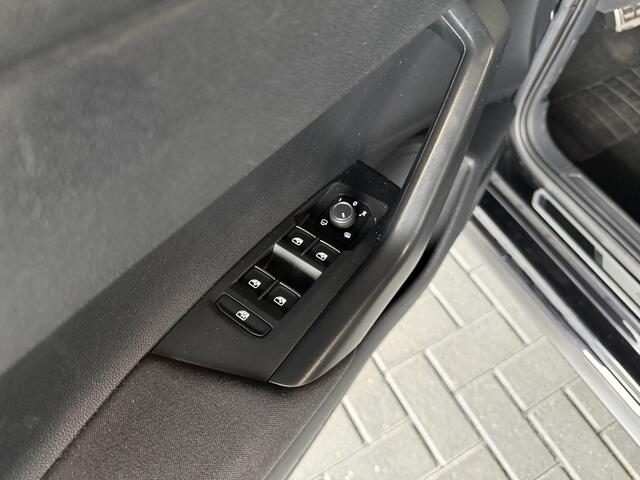 Volkswagen POLO 1.0 TSI R-Line / Panodak / IQ-Drive / Navi / Climate Control /