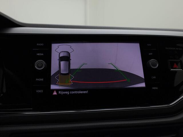 Volkswagen POLO 1.0 TSI 95pk R-Line · Navigatie · Apple/Android Car Play · Camera + Parkeersensoren · Garantie t/m 10-07-2027 of 100000km.