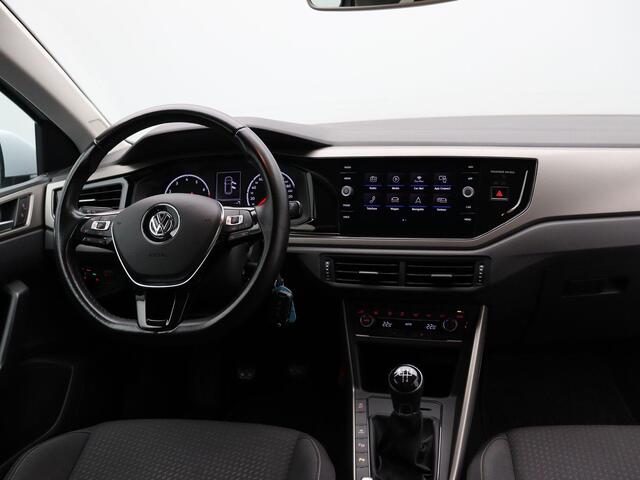 Volkswagen POLO 1.0 TSI Comfortline Business | Achteruitrijcamera | Parkeersensoren voor/achter | Gescheiden climate control |