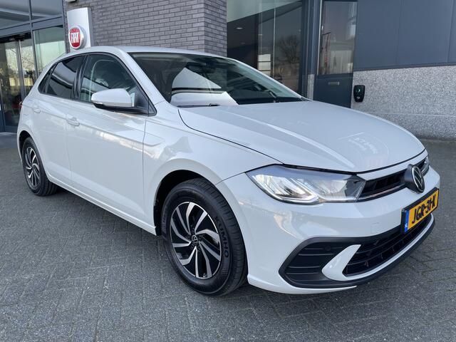 Volkswagen POLO 1.0 TSI Life Edition Achteruitrijcamera - Parkeersensoren - Apple carplay - Airco - Cruise control - Led verlichting - Licht metalen velgen 15 inch - Radio - Rijstrooksensor - Start/stop systeem - Stuur multifunc
